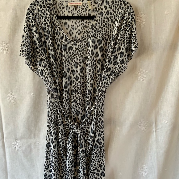 Sophisticated leopard print dress - Picture 3 of 6